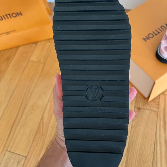 Louis Vuitton Paseo Flat Comfort Sandals Embossed - Picture 5 of 8